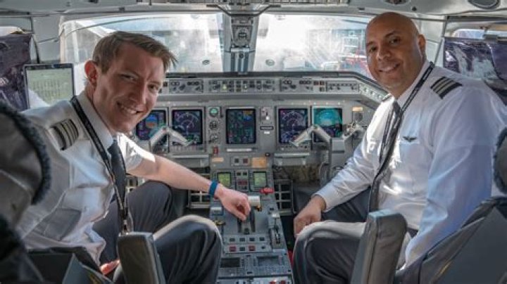Are airline pilots rich?