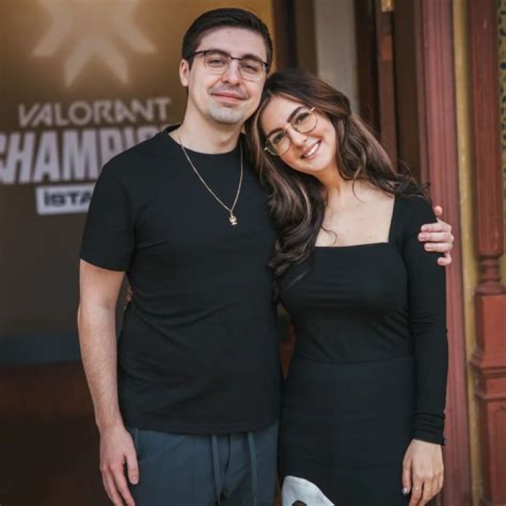 Are Hannah and Shroud married?