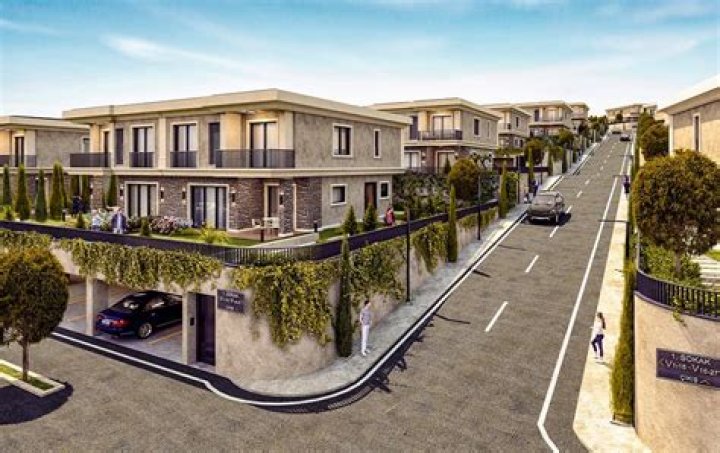 Can a New Zealander buy property in Queensland?