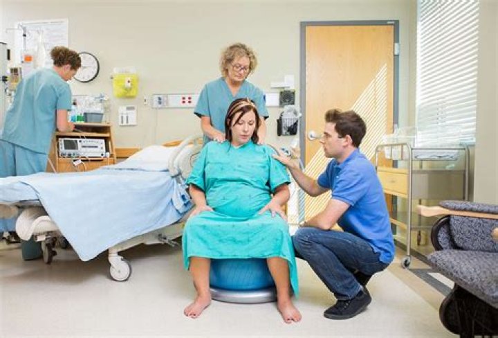 Do first time moms give birth early?