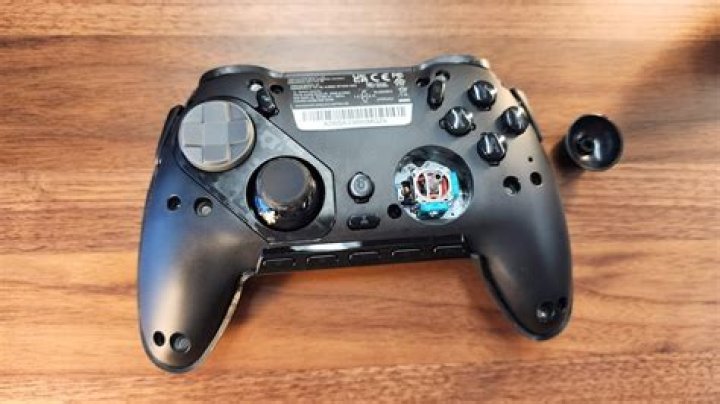 Is claw or SCUF better?