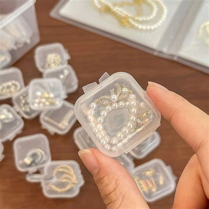 Is it OK to store jewelry in plastic bags?