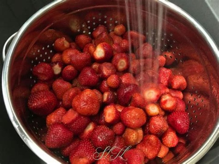 Should strawberries be washed?
