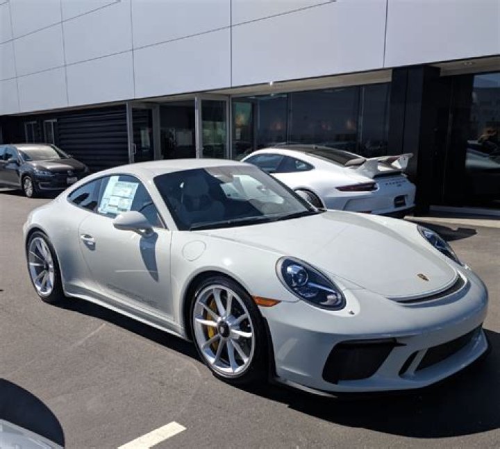 What color is Porsche chalk?