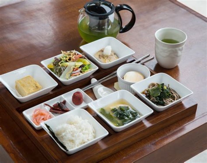 What do Japanese eat for breakfast?