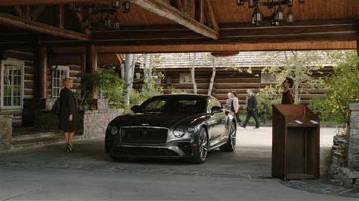 What kind of car does Justin Bieber own?