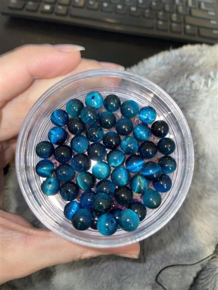 Who should not wear blue tigers eye?